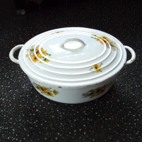 vintage cast iron casserole~ Belgium ~large size - Picture 2 of 8